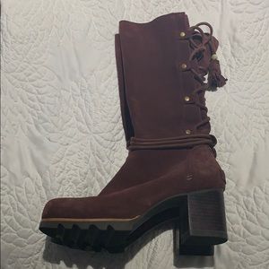 Like new plum colored Sorel dress boots.